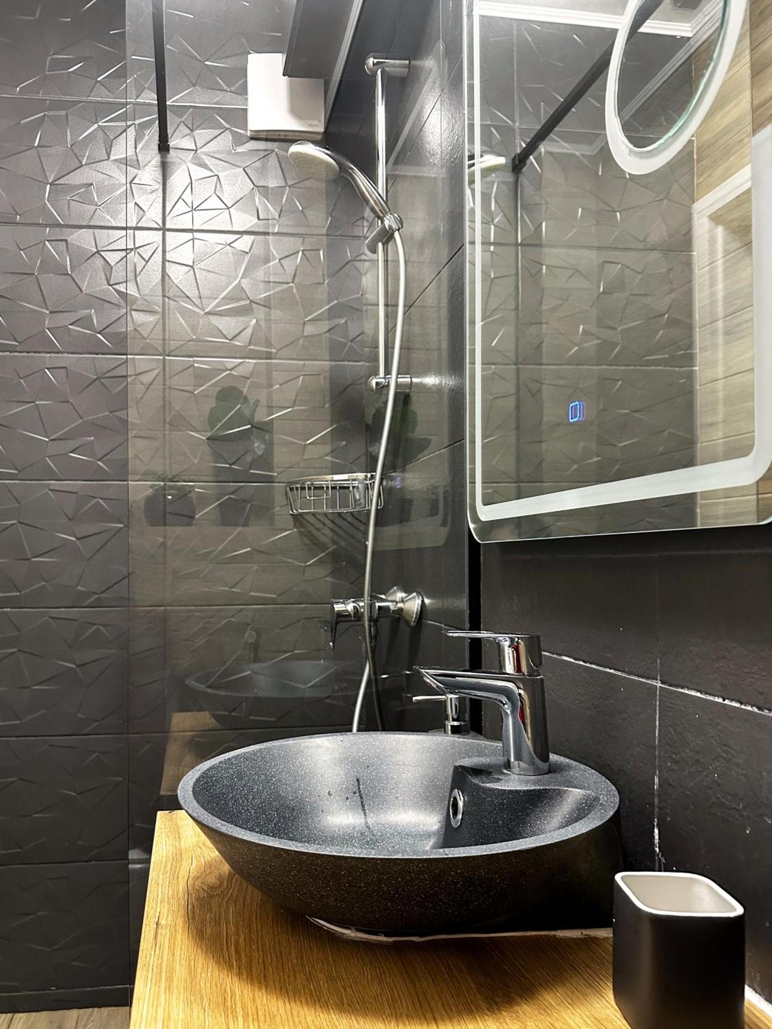 Superior One Bedroom Apartment Unirii Square บูคาเรสต์ ภายนอก รูปภาพ